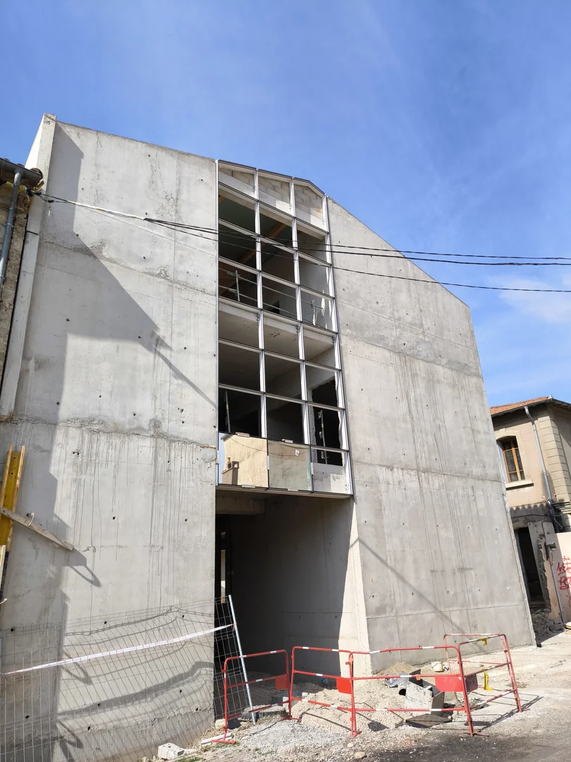 Pose Structure Mur Rideau Suspendu